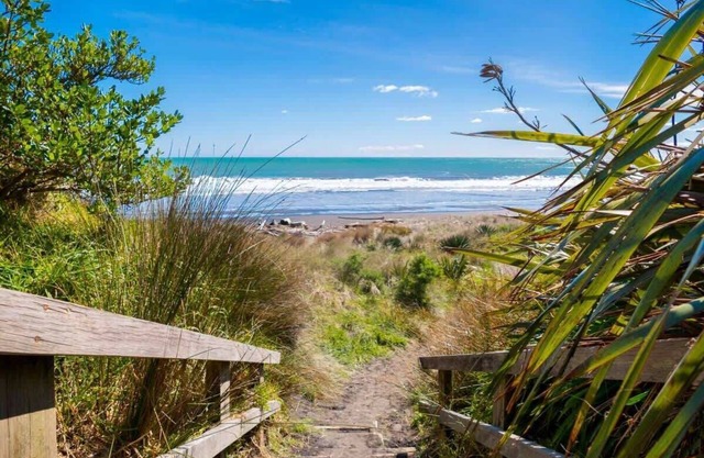 Stylish Coastal Getaway Near Fitzroy Beach