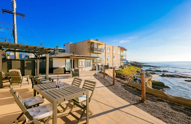 Stylish coastal gem with ocean views, perfect location & WiFi