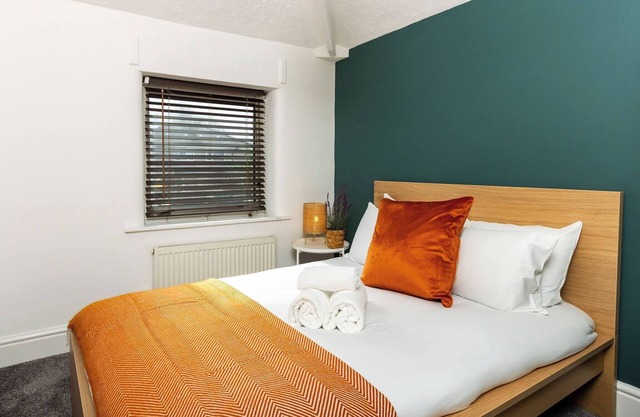 Stylish Comfort: 2BR Home in the heart of Wigan