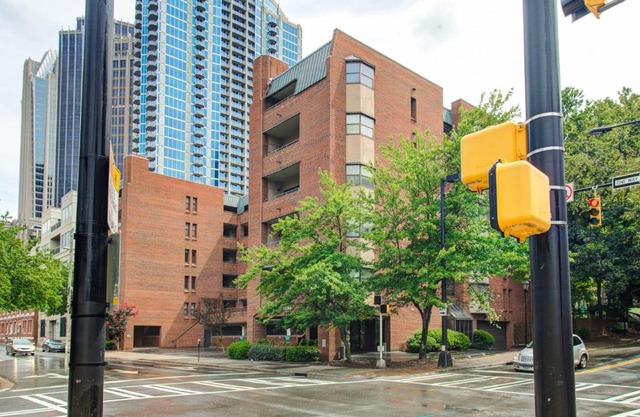 Stylish Condo - Center City - Nightlife - Parking