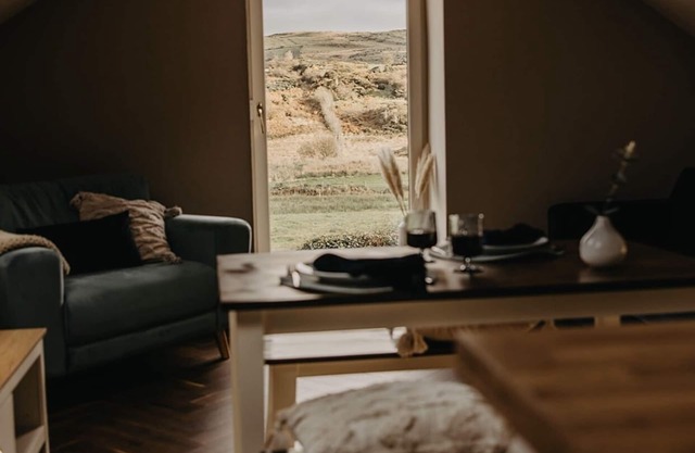 Stylish Cottage with hot tub and gorgeous views