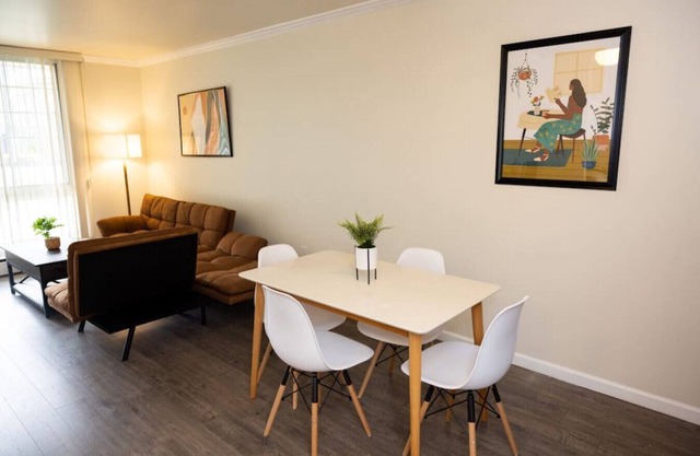 Stylish cozy 1 Bedroom Apartment in Ferndale MI