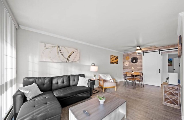 Stylish cozy 1 Bedroom Apartment in Ferndale MI
