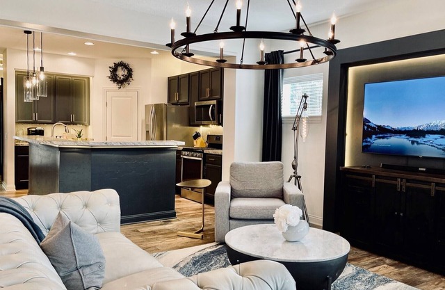 ★Stylish & Cozy 3 Bed/2.5 Bath~ Near Children's Hosp ~ ☀Backyard