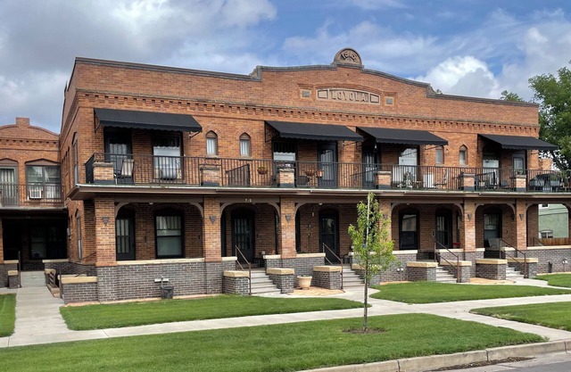 Stylish cozy apartment in historic building, great location center of town