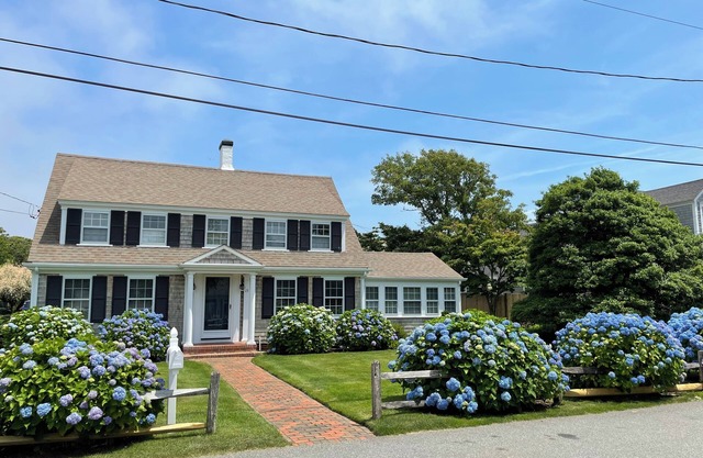 Stylish Crows Nest in Harwich Port
