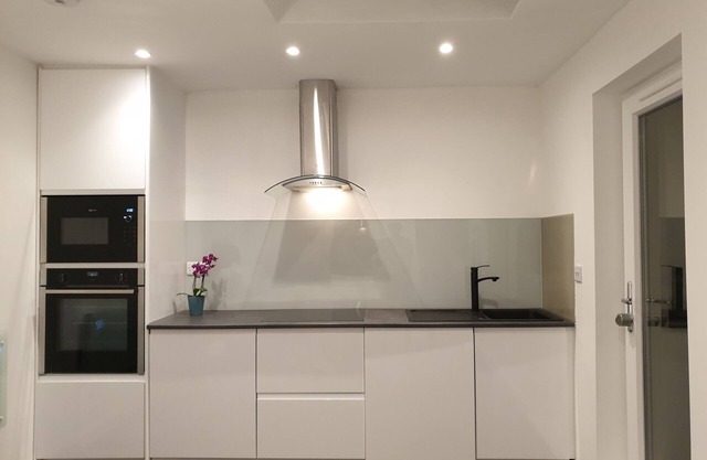 Stylish detached studio with a wet room, Satellite TV & other amenities 😀