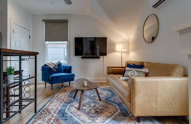 Stylish East Nashville Townhouse for 6