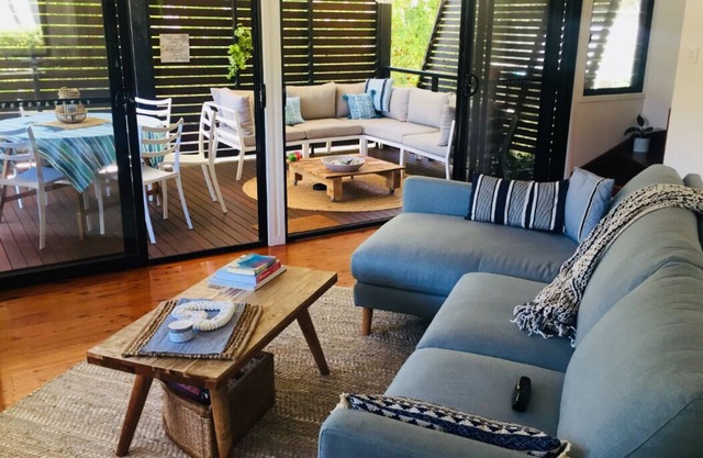 Stylish Family Beach House with aircon - 200m to the Beach