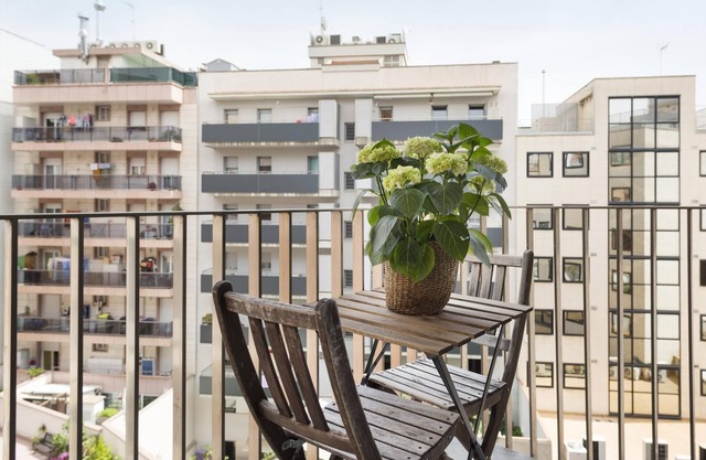 Stylish flat with a Community Swimming Pool for 8
