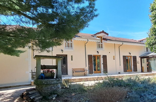 Stylish french country living with pool and outdoor space. Classement 3*