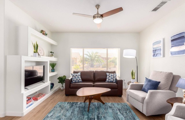Stylish & Freshly updated 2BD 2BA with Firepit!