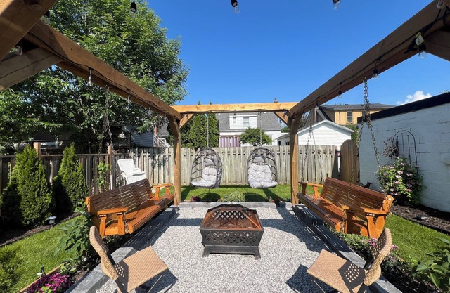 Stylish Fully-Loaded Home—Hot Tub, Fire-Pit, Stunning Backyard & 6 Parking Spots