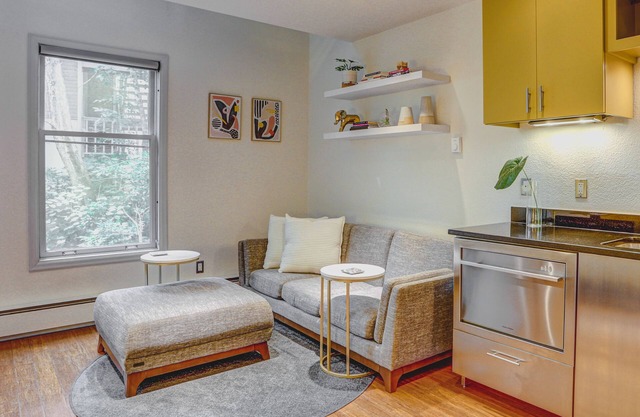 Stylish Furnished Loft Apartment in Historic Old North Boulder