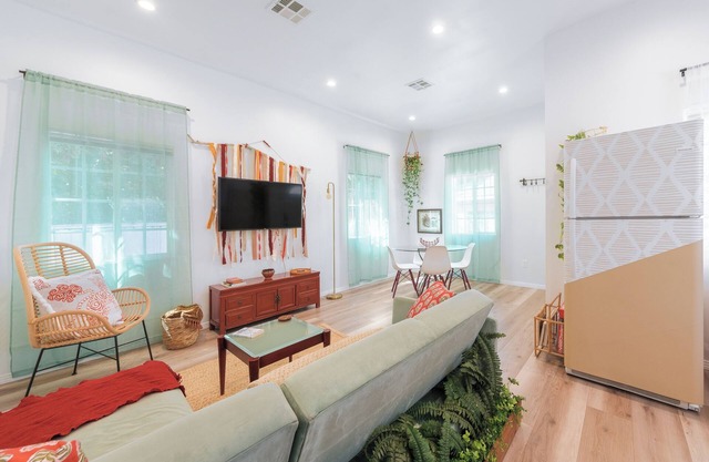 Stylish, gated, 3B/3B Bungalow - next to Silverlake/Echo Park - private parking