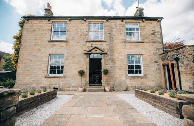Stylish Georgian Residence in the heart of the Peak District with stunning views