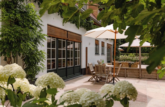 Stylish Guest Rooms: Free Bikes, Terrace & Parking