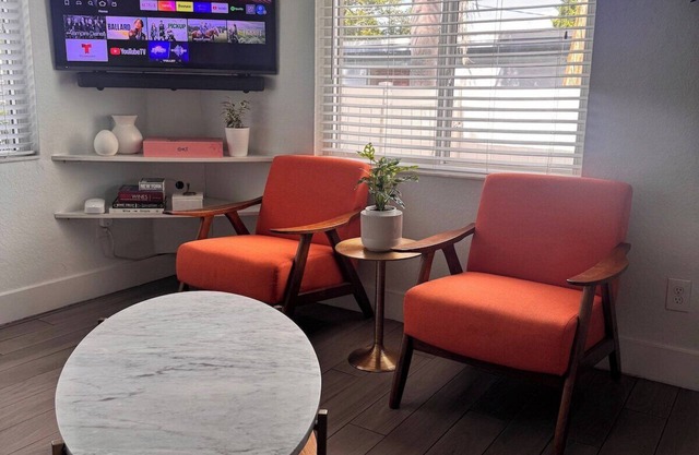 Stylish Hyde Park Gem | Near Riverwalk & Bayshore