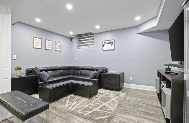 Stylish Mississauga Stay 4BR- Office + Patio + BBQ
