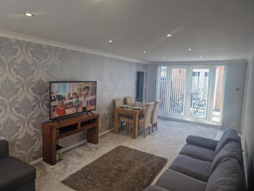 Stylish & Modern 2 Bed House With Free Parking Leeds