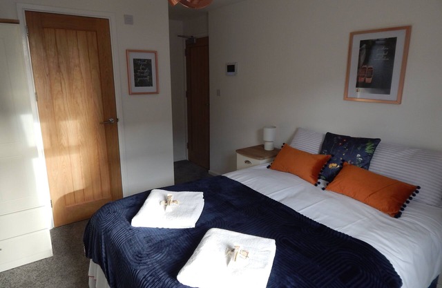 Stylish, modern and well located en-suite room with parking