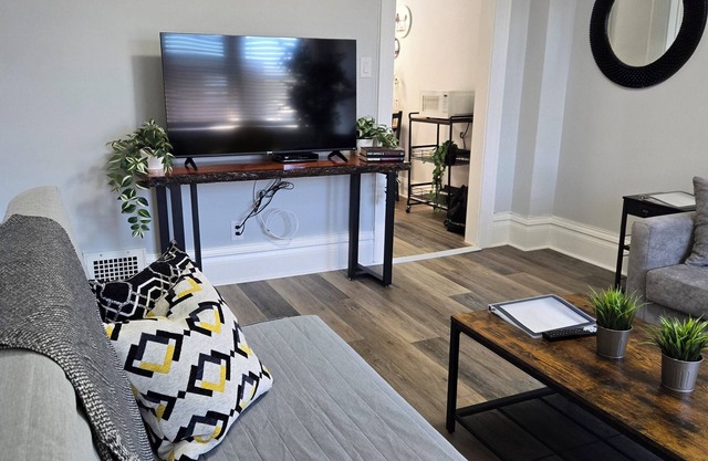 Stylish Modern Gem in Downtown