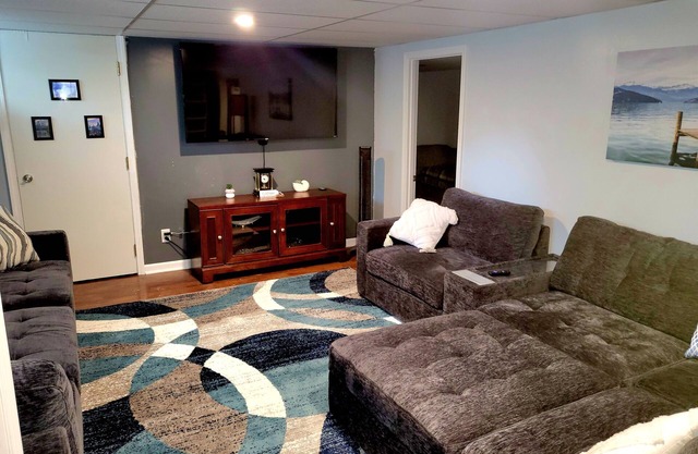 Stylish, Modern & Cozy Garden Apartment near Chicago