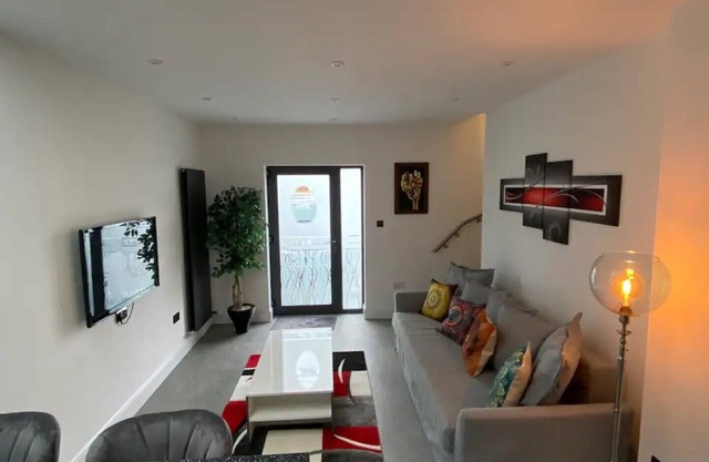 Stylish & modern, in a quiet, convenient location