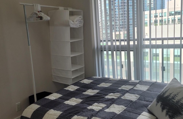 Stylish New/ Condo / WFH/Oakville