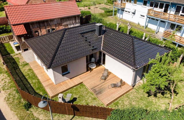 Stylish new vacation home on Lake Müritz with fireplace in a very quiet location on the outskirts of the village