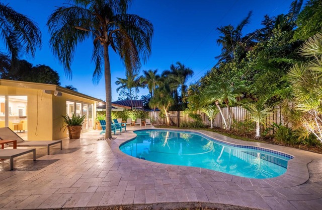 Stylish Oasis with Heated Pool & King Beds Near Wilton Manors & Beach