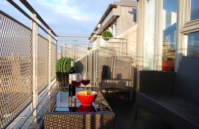 Stylish Penthouse Aparment in Edinburgh City Centre with views of the Castle.