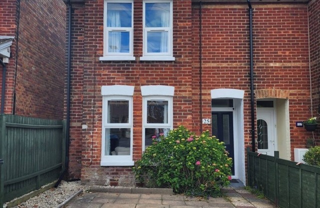 Stylish Poole Stay: 2BD Victorian Home