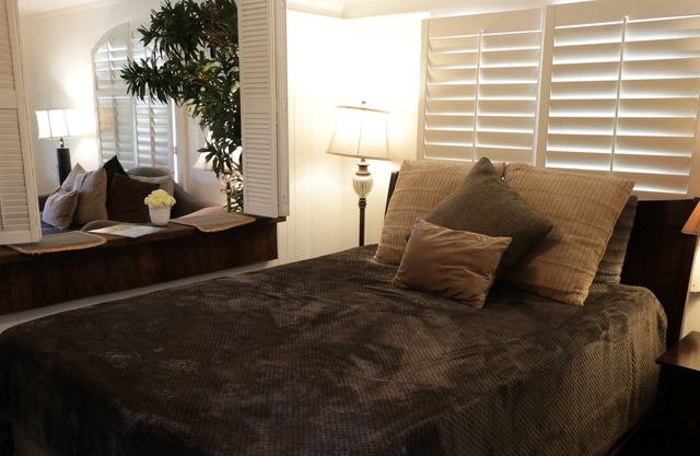 Stylish quaint Bungalow in Historic Old Town, sleeps up to 2-3 people