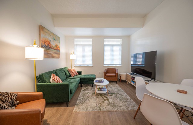 Stylish quarters in the heart of Uptown near stadiums, parks, & offices.
