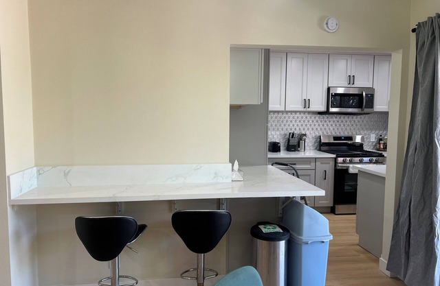 Stylish/Renovated 3B2BA Retreat