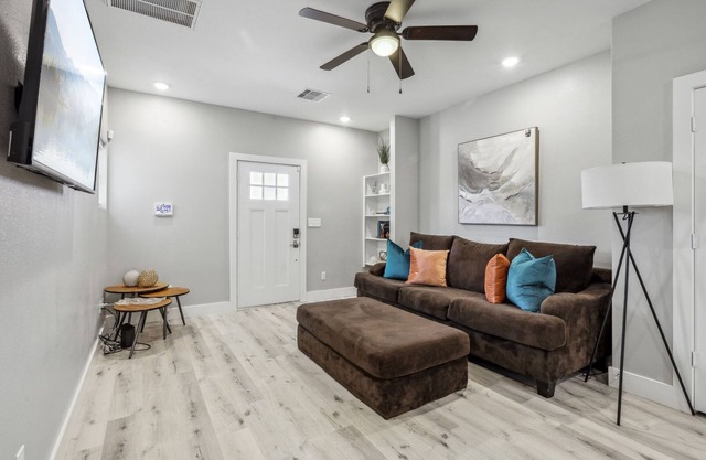Stylish Retreat 3 mi to Downtown/Med Ctr w/Wi-Fi