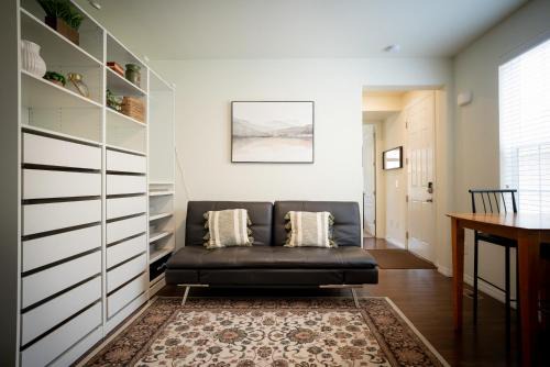 Stylish Retreat In Parker Near Hwy, Parks & Dining