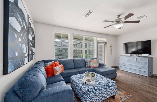 Stylish Retreat Near NRG & Medical Center
