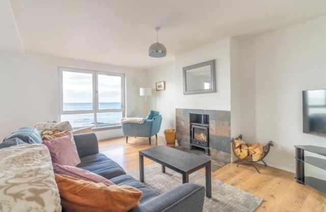 Stylish sea front apartment, 3 bedrooms, 2 bathrooms apartment, pet friendly