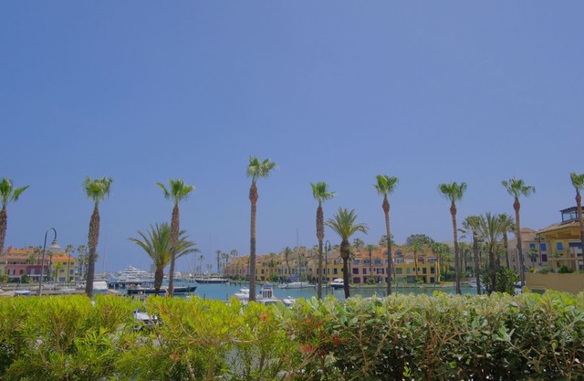 Stylish Sotogrande Marina 2bed 2 bath, 40M2 Terrace and Pool