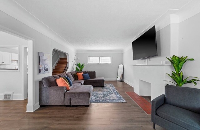 Stylish & Spacious 4-bedroom house