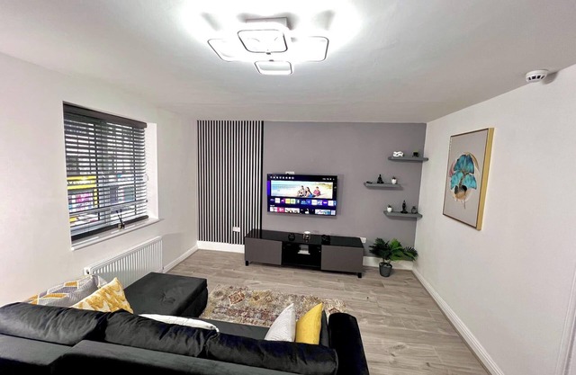 Stylish Spacious 1Bd Apt-KingBed-10min Heaton Park