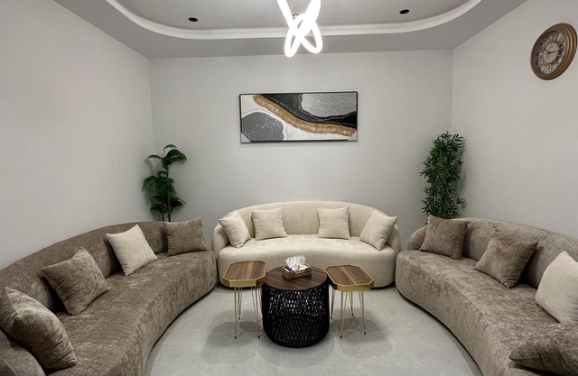 Stylish Stay for Families - 2BR Apartment - WiFi + Streaming