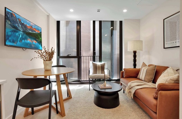 Stylish Stay on Courtenay - 1BR APT