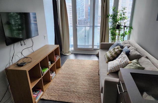 Stylish Stay Toronto Oasis - Reg # STR-2309-HMVRVX exp Feb 21, 2026