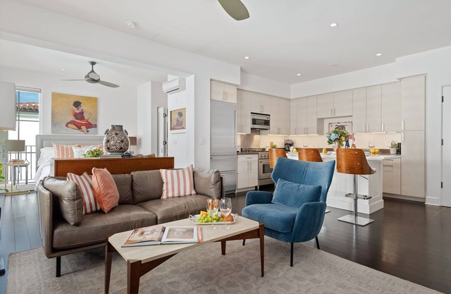 Stylish Studio Apartment in the Heart of Downtown Santa Barbara!