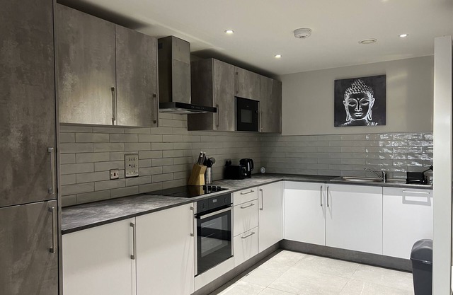 Stylish Suite in Shirley