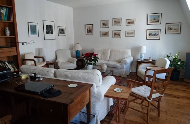 Stylish, sunny and very quiet, perfect location St Germain