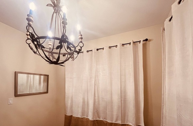 Stylish townhome perfect for a new scenery.